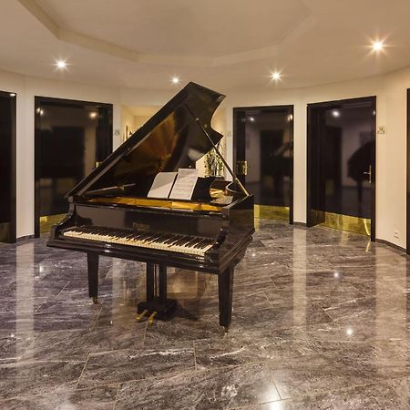 Business Hotel First Фойзісберг Екстер'єр фото