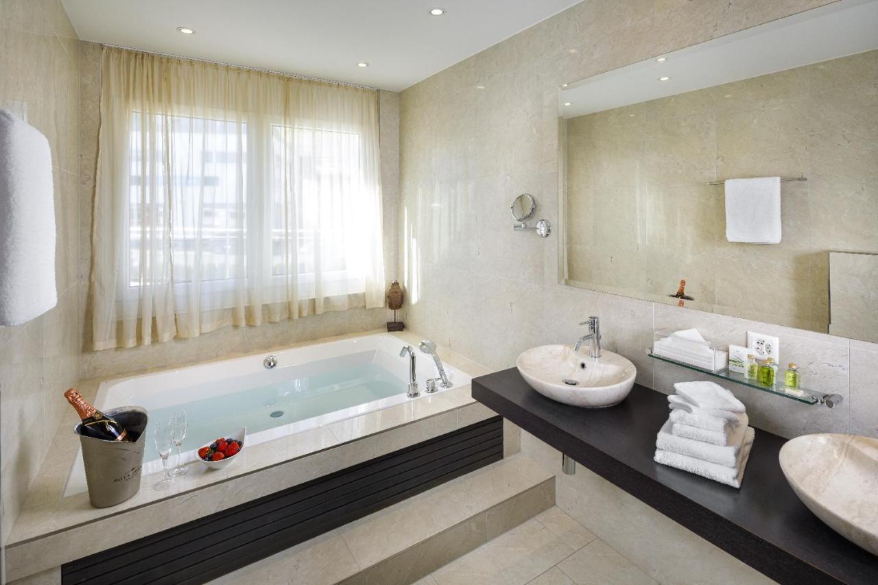 Business Hotel First Фойзісберг Екстер'єр фото