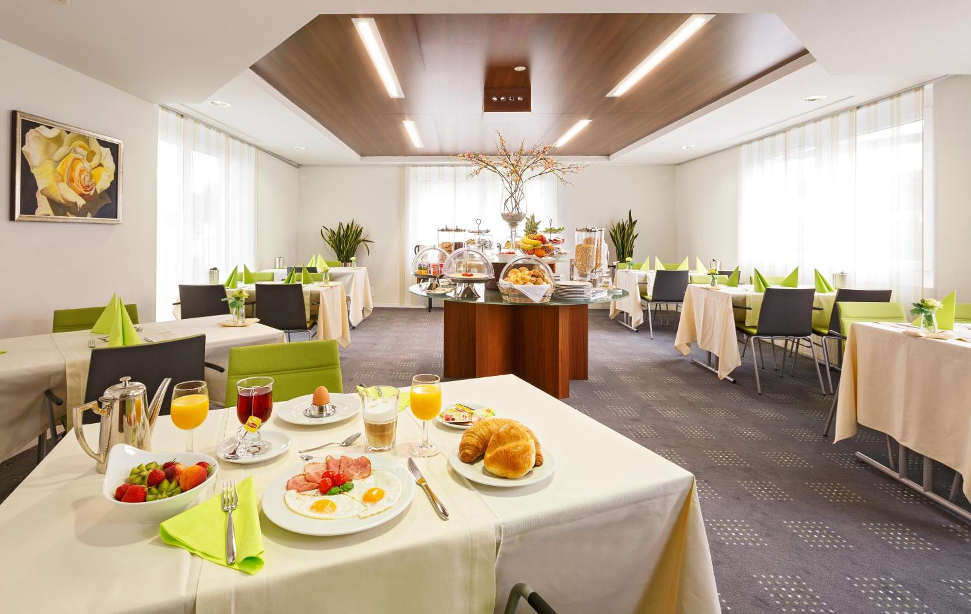 Business Hotel First Фойзісберг Екстер'єр фото