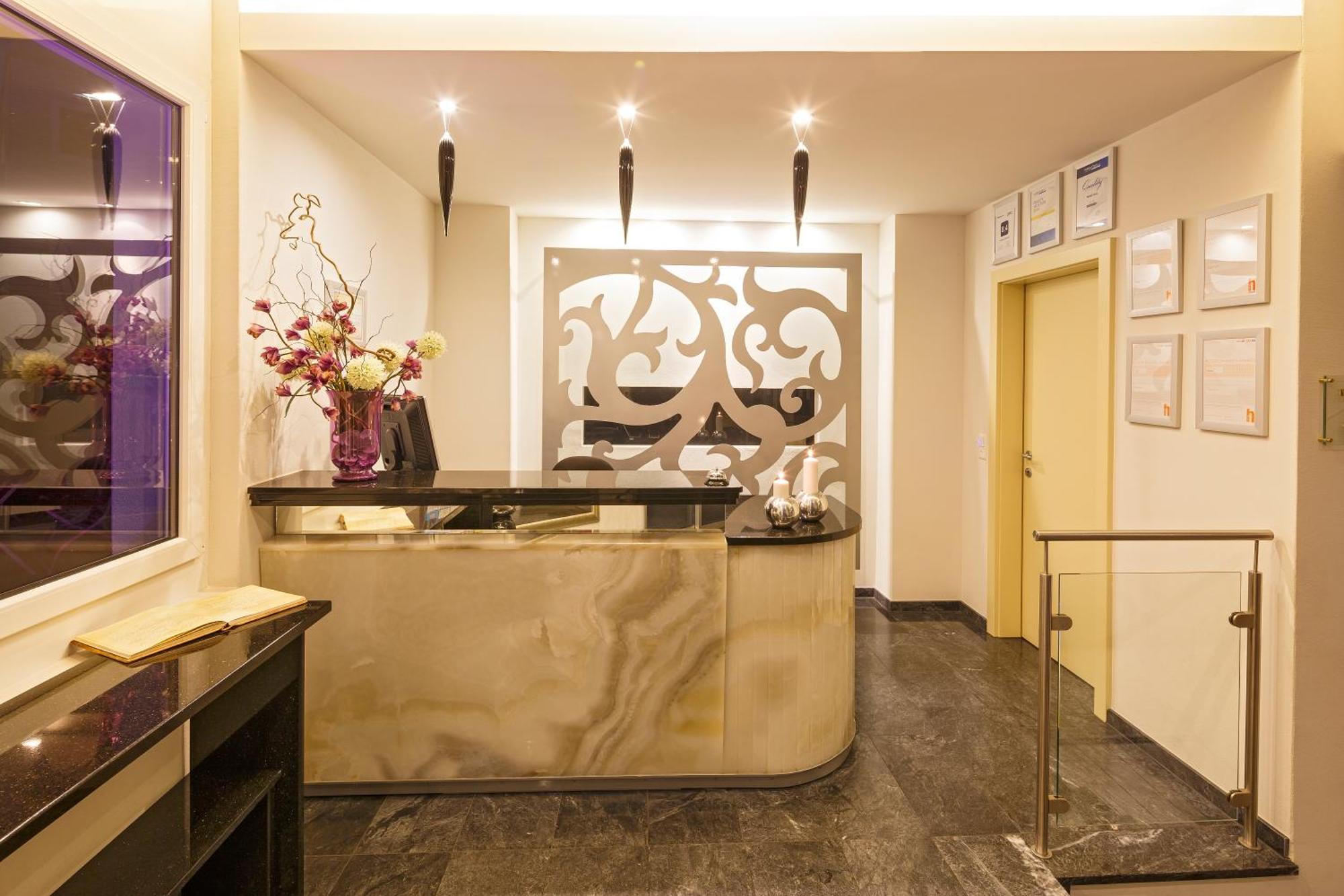 Business Hotel First Фойзісберг Екстер'єр фото