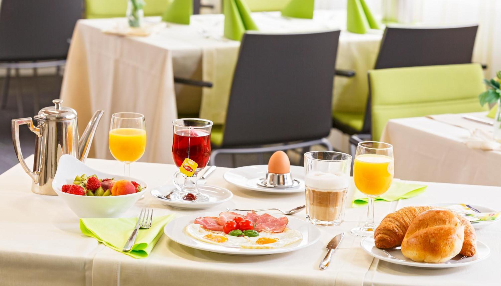 Business Hotel First Фойзісберг Екстер'єр фото