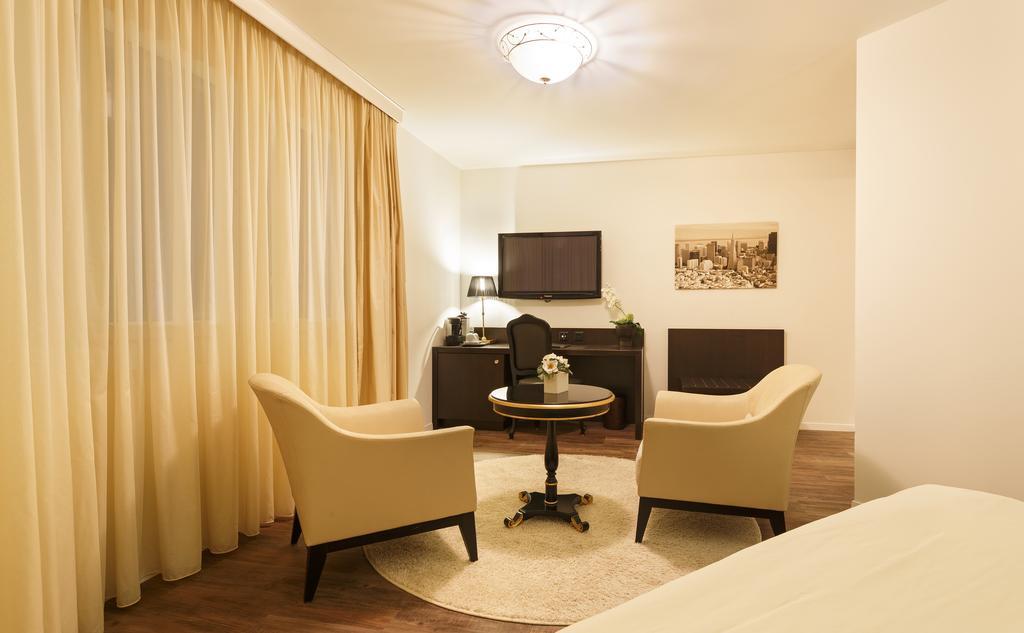Business Hotel First Фойзісберг Номер фото