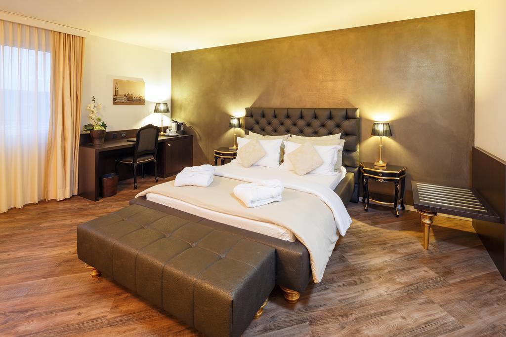 Business Hotel First Фойзісберг Номер фото