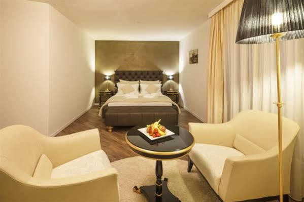 Business Hotel First Фойзісберг Екстер'єр фото